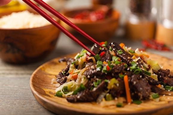 plat chinois avec de la viande